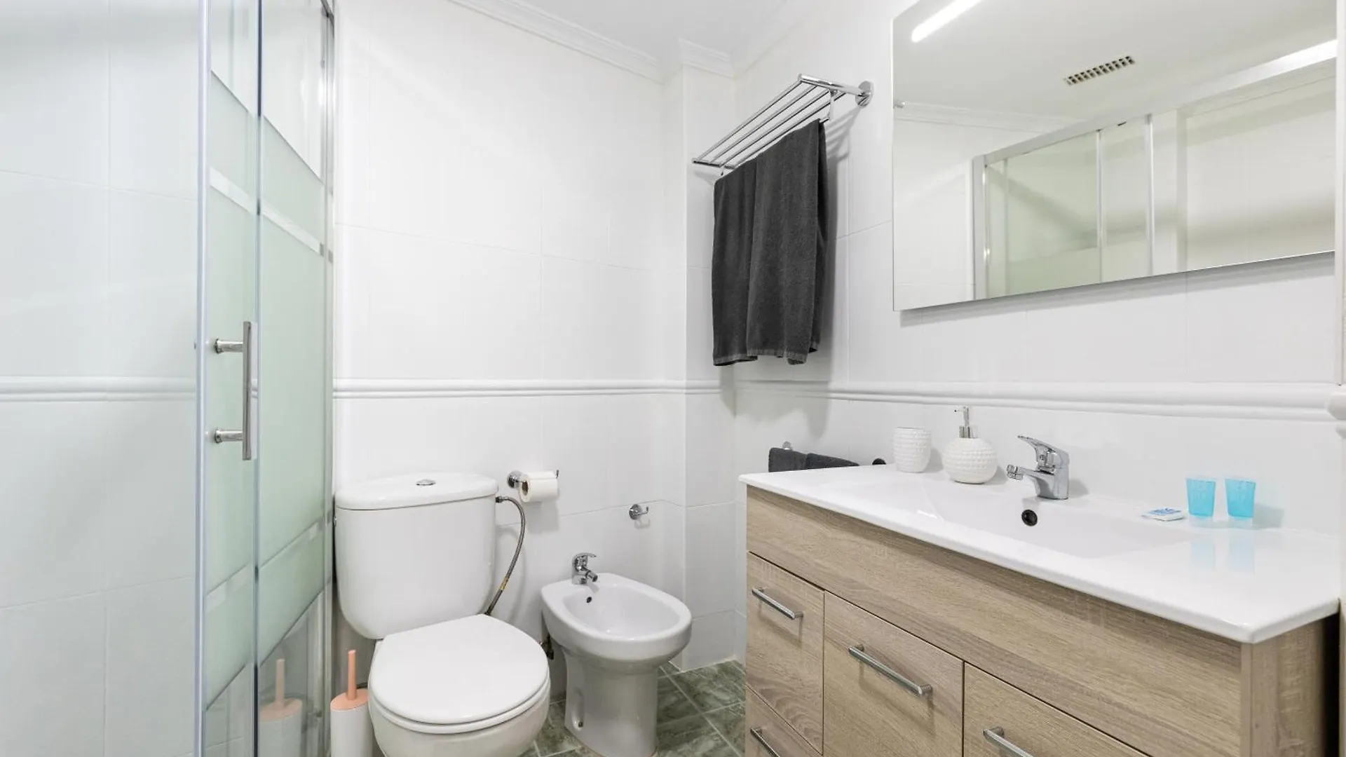 Apartment H2M Feijoo Close To City Center In A Quiet Area Malaga